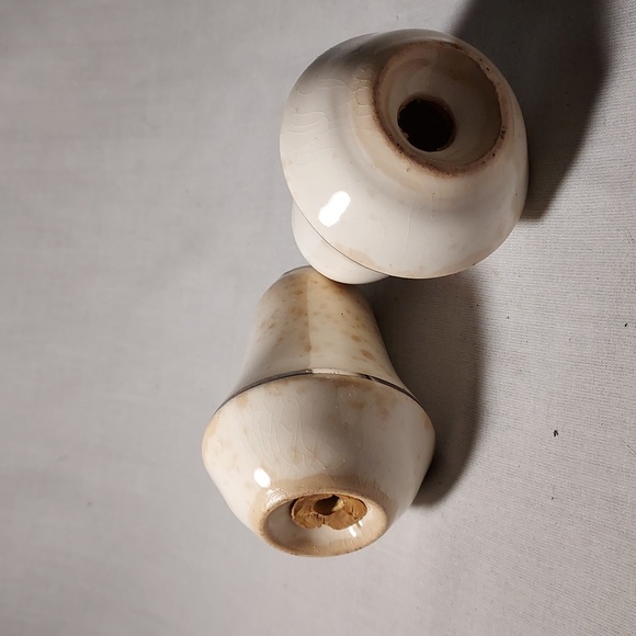 Vintage Salt and Pepper Sets Flower Design Gold Bottom Trim - Picture 3 of 8